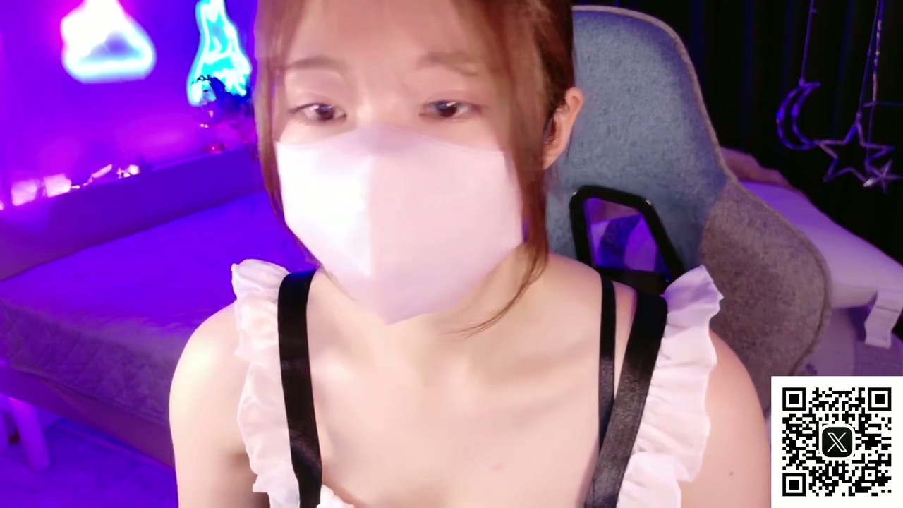 【11月ラスト配信】実写アイテム連動.mp4_20251206_213130.627.jpg 月乃ろね 真人版道具联动 760MB  第1张