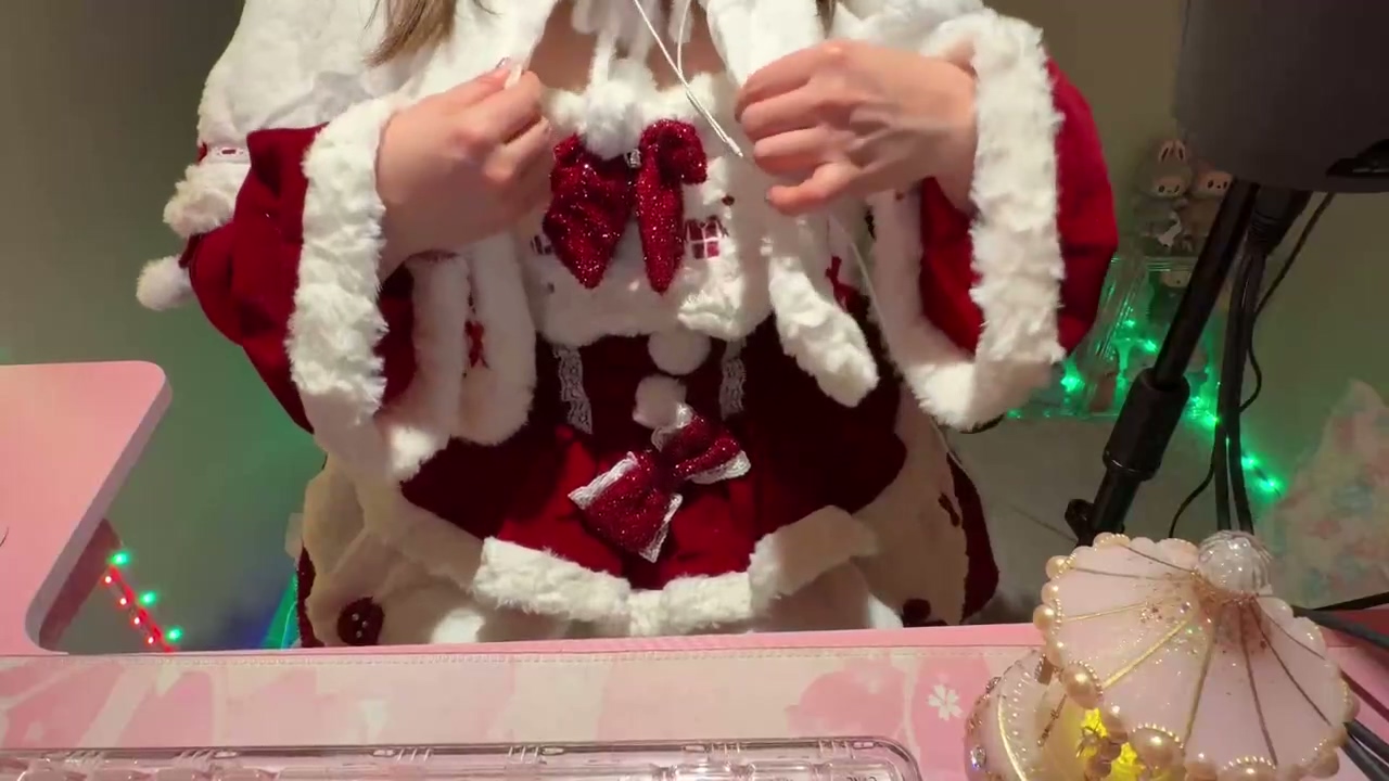 【実写耳舐め♡】【KU100】クリスマス直前の週末だし、キミと密着したいな…？実写写真は19日にXで公開するね？.mp4_20251229_183448.919.jpg 輝月さくら 因为是圣诞节前的周末，想和你亲密接触 1.7GB  第1张